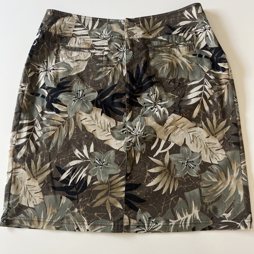 Women’s Chicos Skirt A-line Floral All over design, Size 1.5, front pockets