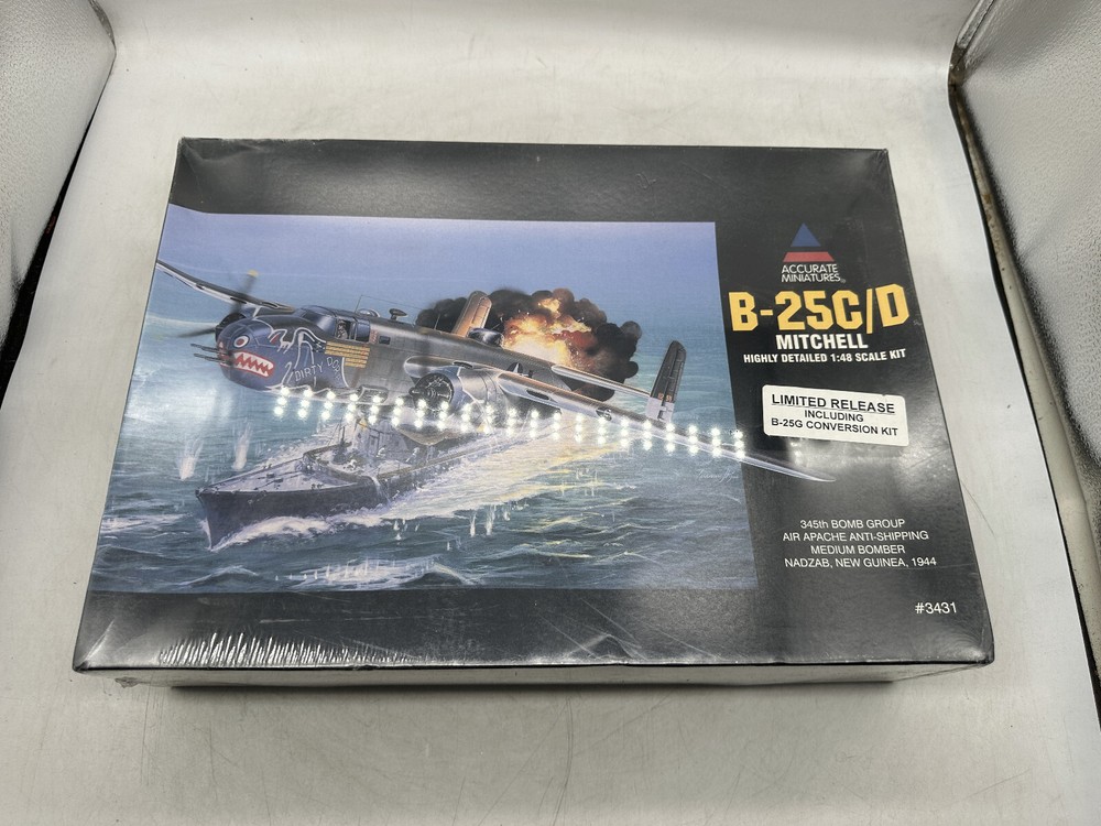 Accurate Miniatures B-25C/D Mitchell w/ B-25G Conversion Kit 1:48 Model Kit NEW!-image