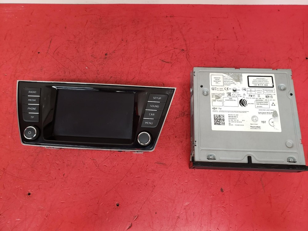 SKODA FABIA RADIO STEREO HEAD UNIT CD + DISPLAY 2015