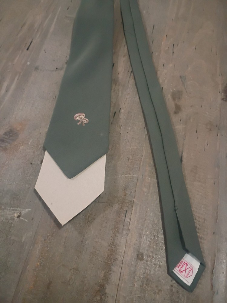 NWT Park Avenue Mayers' Men's Green with Mushroom Print Neck Tie 3 1/4 By 55Inch