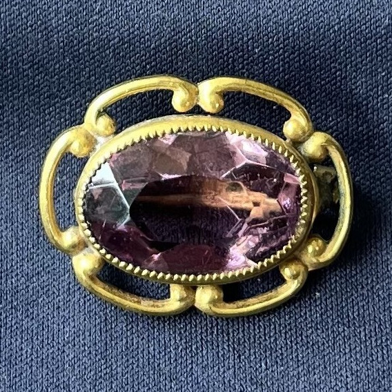 Vintage Gold Tone Brooch Pin, Purple Oval Stone, 1in