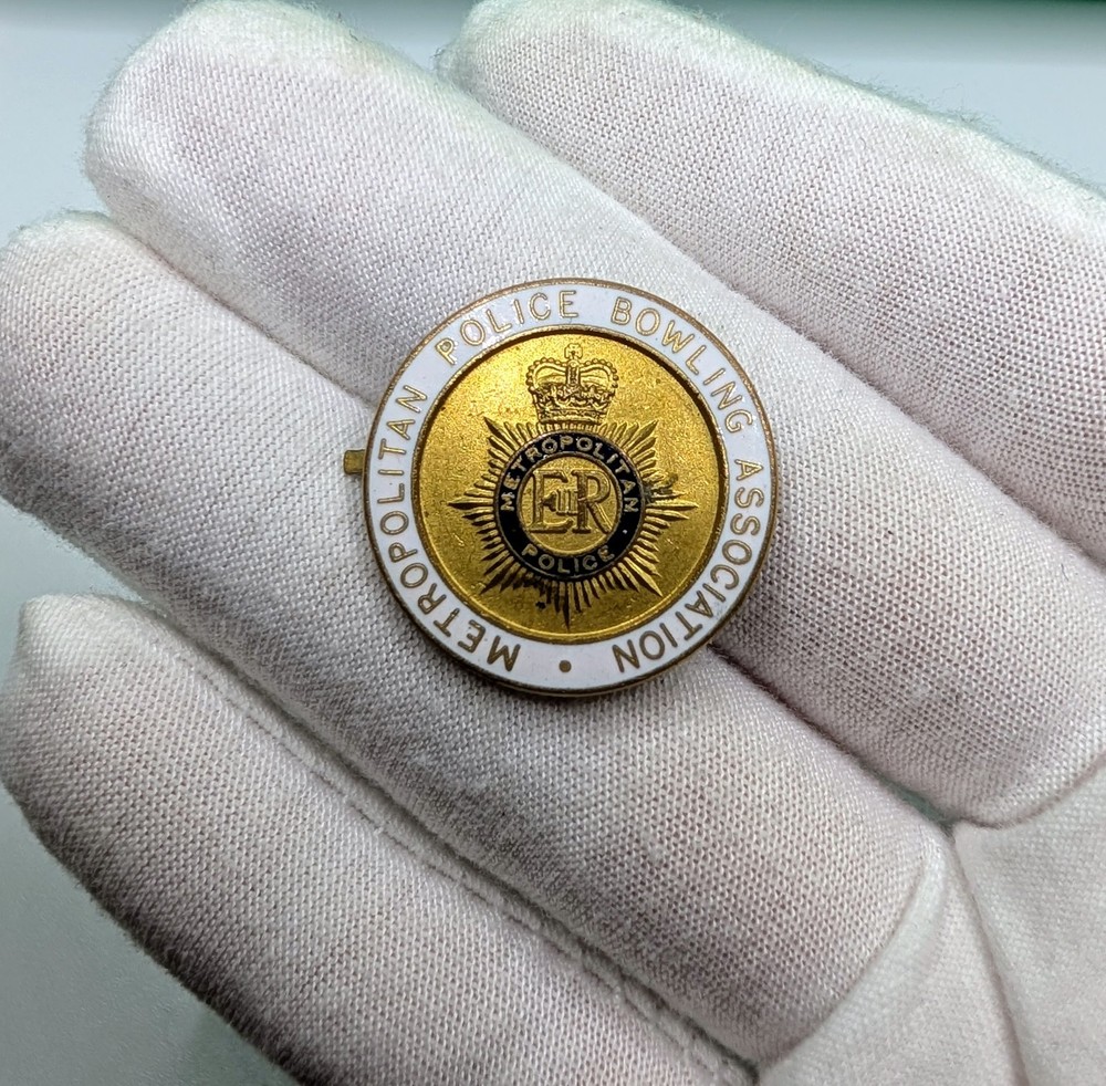 British Metropolitan Police Bowling Association ER II Crown Lapel Pin