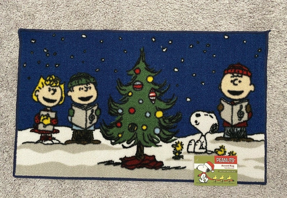 *NEW* Peanuts Gang Snoopy Accent Rug Christmas Tree Carolers Woodstock Welcome-image