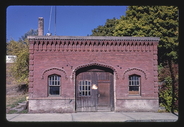 Photo:Palouse Washington 1987 Old Garage Main Street Brick Building