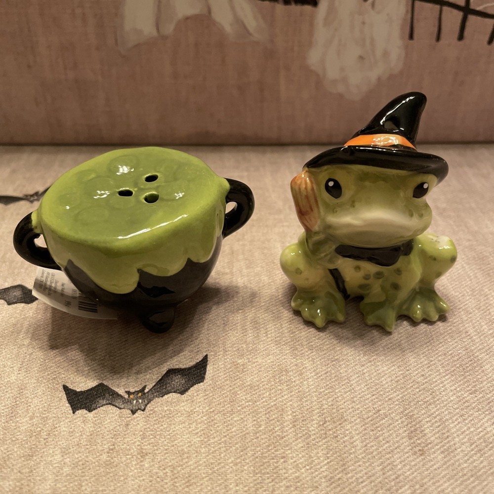 Cracker Barrel Halloween Witch Frog and Cauldron Salt & Pepper Shaker Set 2025@