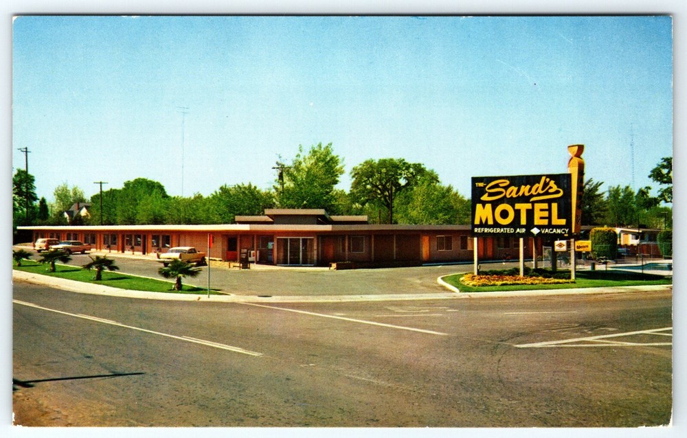 Sands Motel Classic Cars Near Sacramento California - Postcard N-1
