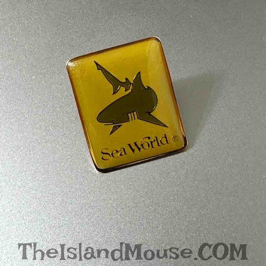 Rare Vintage Sea World Seaworld Shark Collector Pin (U8:165385)
