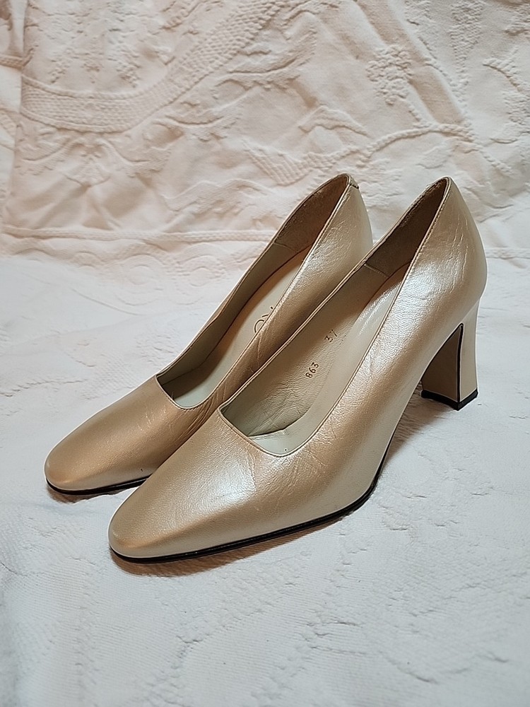 Womens Vintage 80s Pale Gold Leather Pumps Heels Size 6.5/37