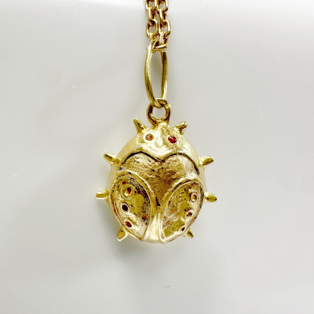 Vintage 18k Gold ladybug pendant