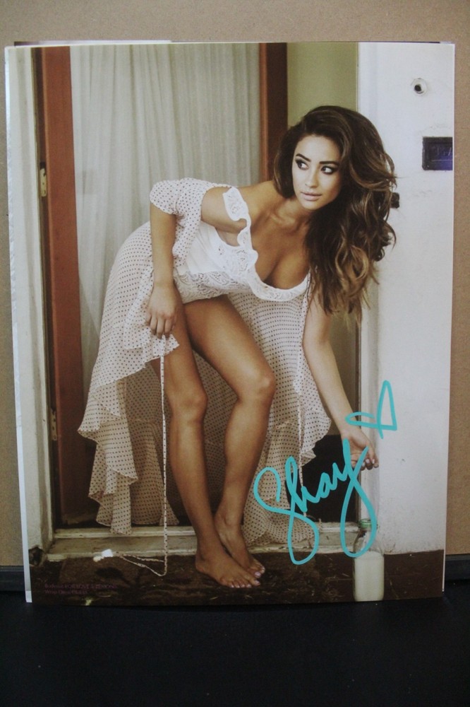 Signed Photo -  8x10 - Shay Mitchell,  Model/Actress - Pretty Little Liars +COA