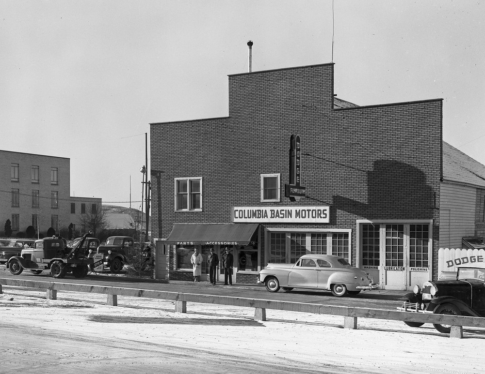 1947 Columbia Basin Motors, Ritzville, WA Vintage Old Photo 8.5