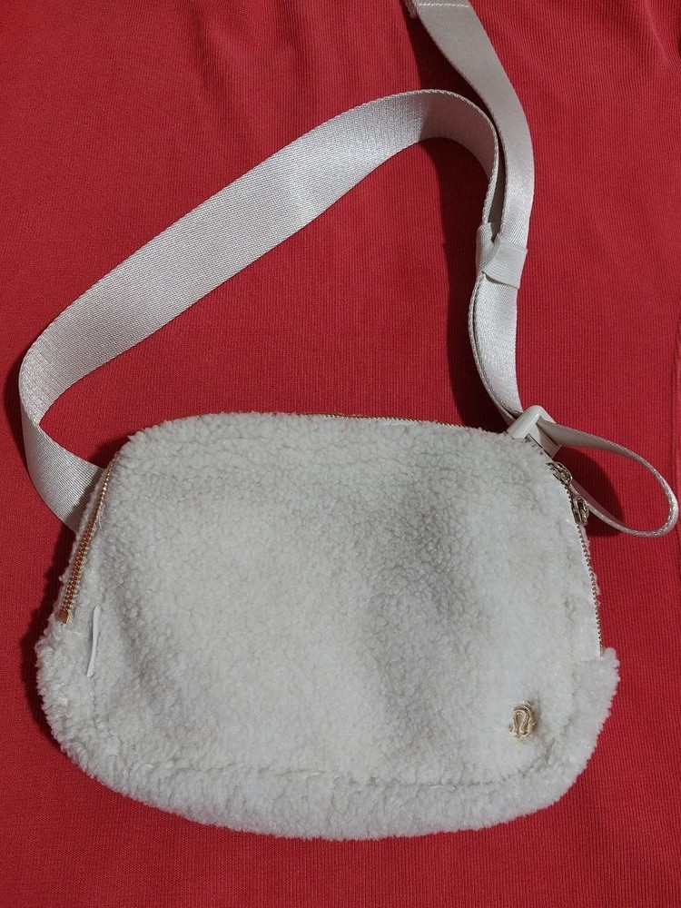 Lululemon Athletica Everywhere Fleece Women's Belt Bag Light Beige