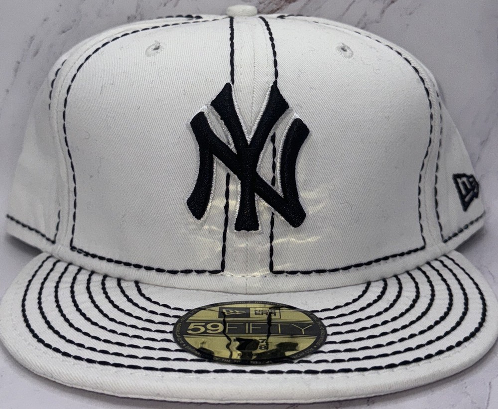 New Era 59Fifty New York Yankees Fitted Hat With Black Stitching Size 7 7/8