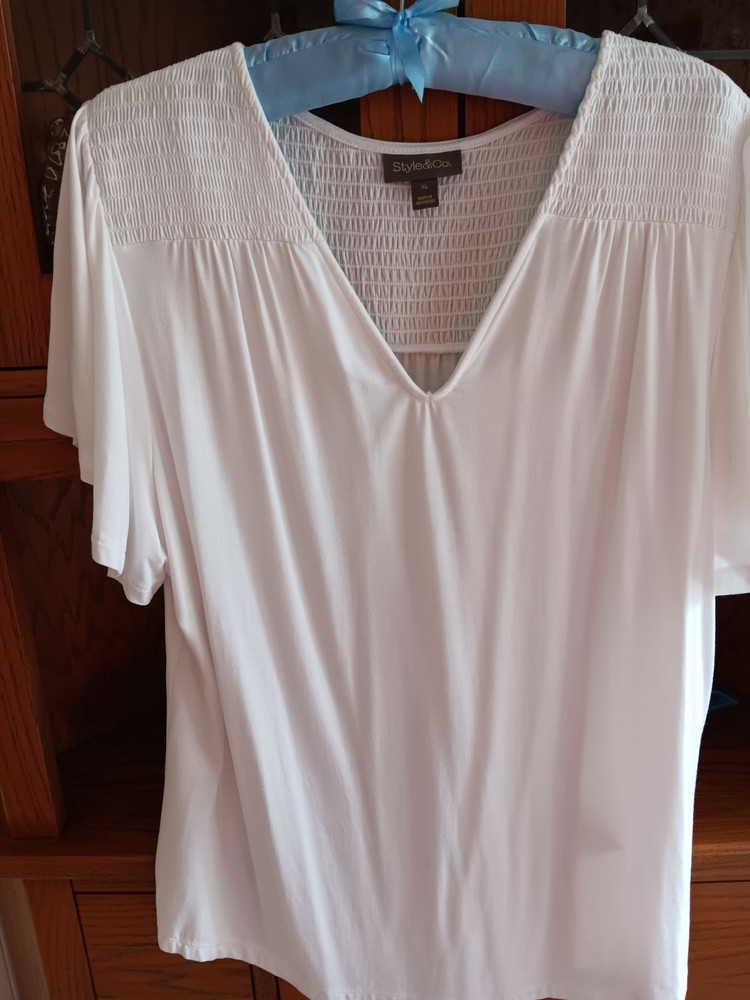 Women's White Short Sleeve V-Neck Top With Gathers, Size XL