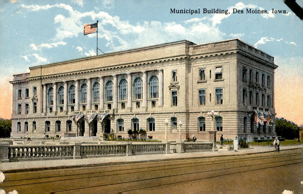 Des Moines Municipal Building, Iowa - Hyman's News & Book Store Postcard