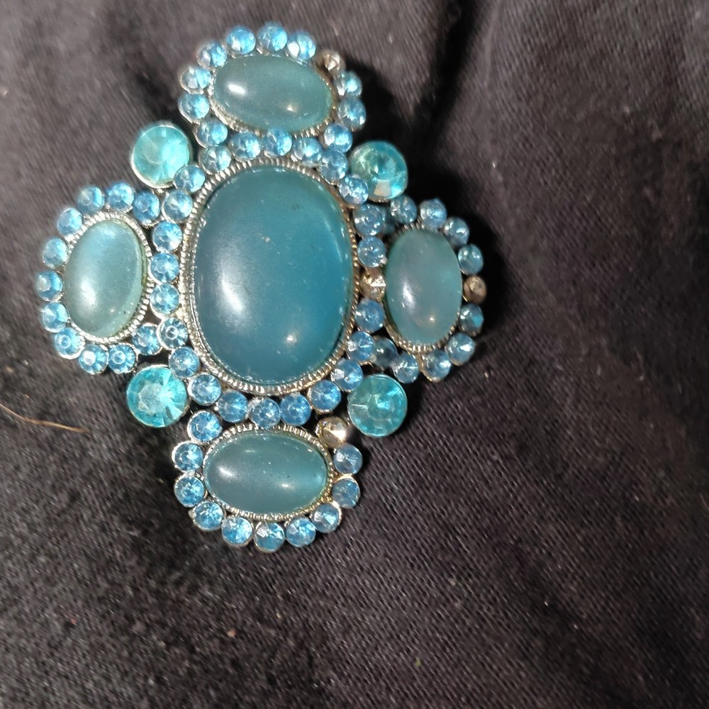 Vintage Blue Oval Cluster Brooch Pin Silver Tone Fashion Jewelry for Women