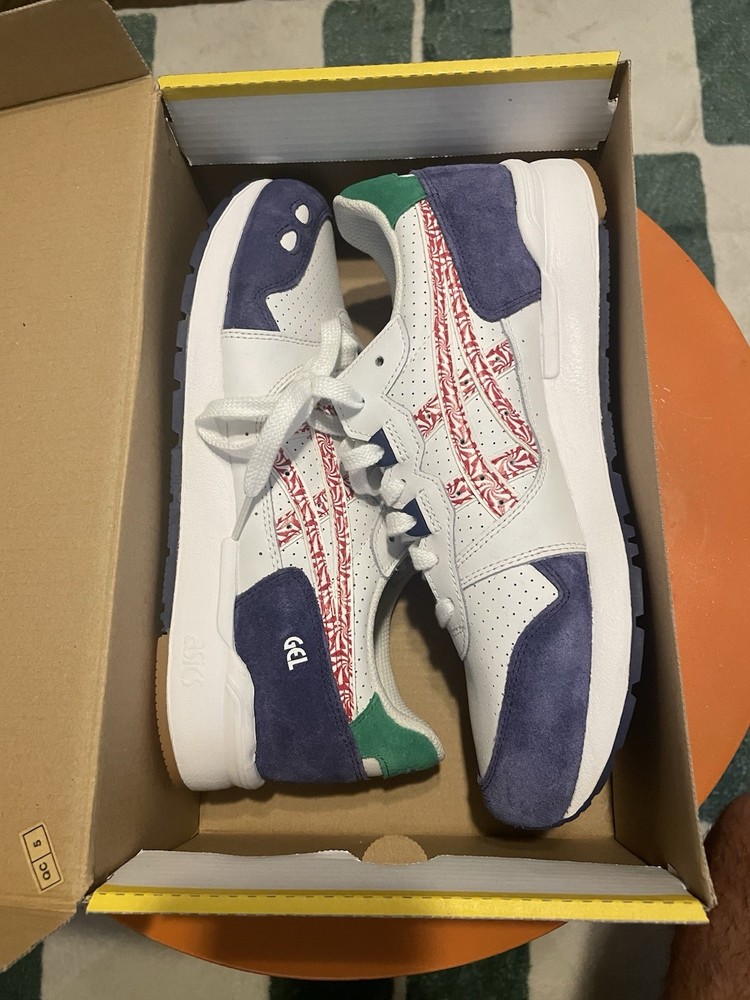 ASICS  Mens Gel Lyte Candy Cane Size 8