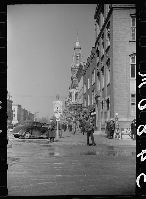 Photo:Chillicothe Ohio Main Street 1940 street scene storefronts car