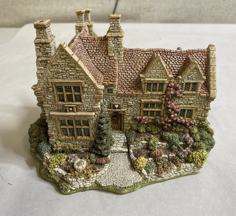 Lilliput Lane Armada House Cottage Minty