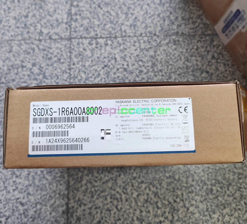 One Yaskawa SGDXS-1R6A00A8002 Servo Drive New
