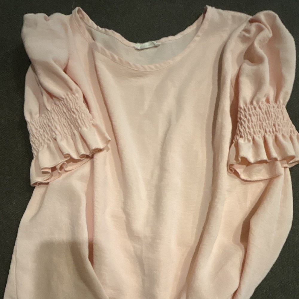 Les Amis Women’s M Pink Solid Round Neck Puff Short Sleeve Smocked Ruffle Top