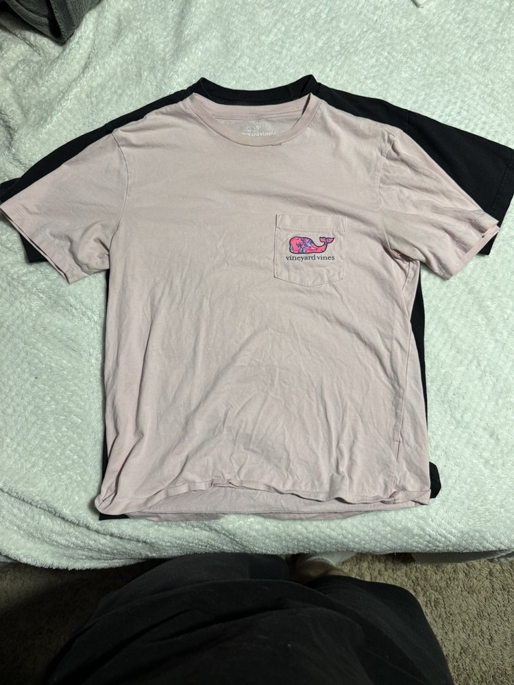 Men’s Small Vinyard Vines T shirt