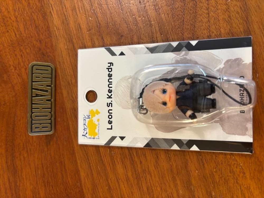 Capcom Resident Evil Leon S. Kennedy Kewpie Pin Badge Large Exhibit