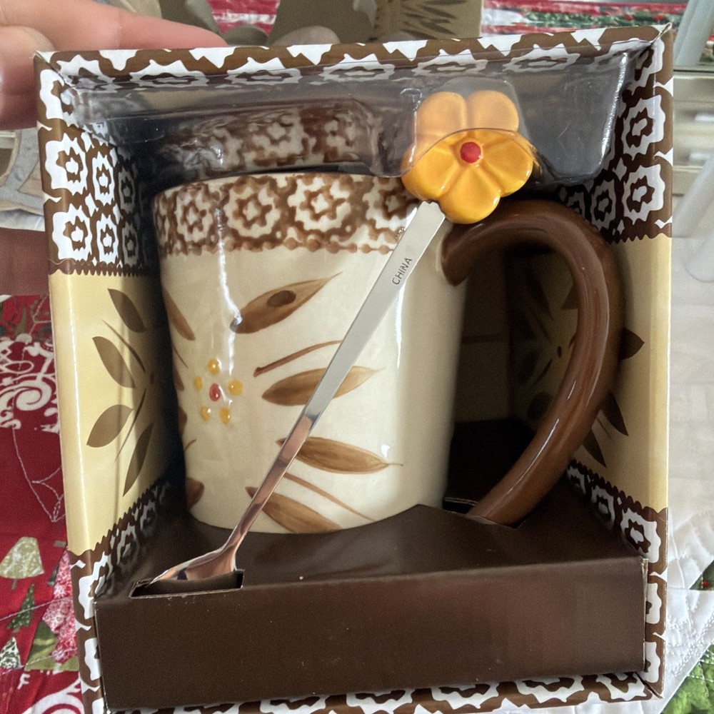 Temptations  Old World 14 oz Lidded Coffee Tea Cup with Spoon Flower