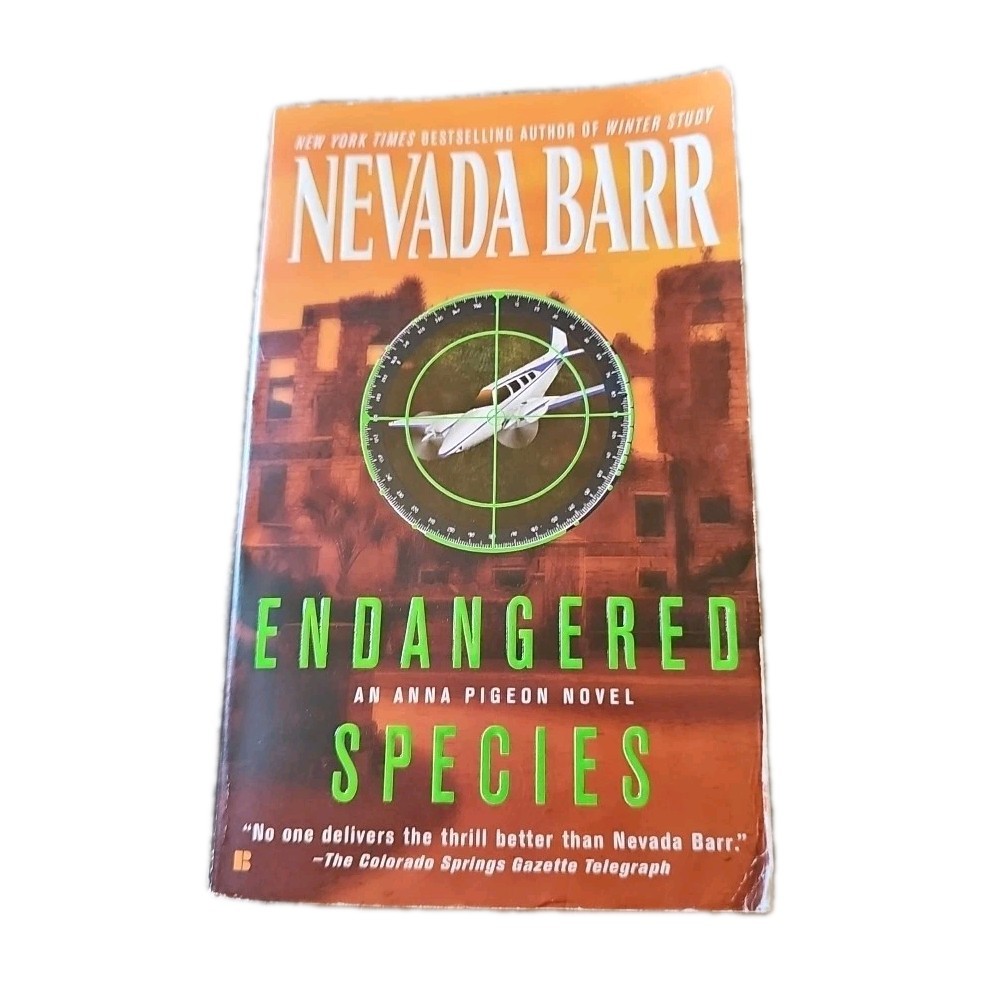 Endangered Species (Anna Pigeon) - Mass Market Paperback By Barr, Nevada