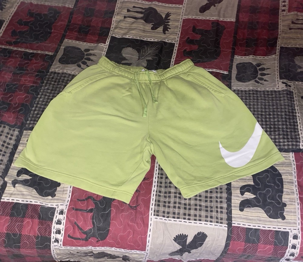 Nike Club Men's Fleece Shorts Size Medium Green