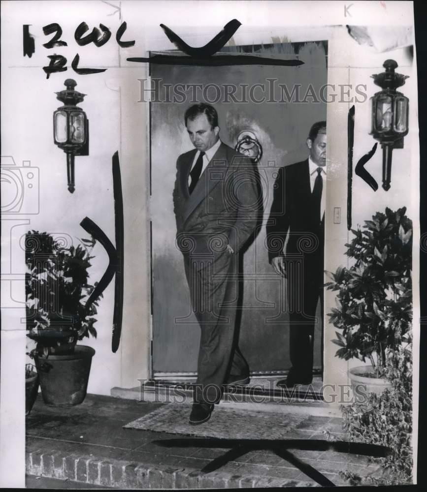 1952 Press Photo Prince Aly Khan leaving California home of Rita Hayworth