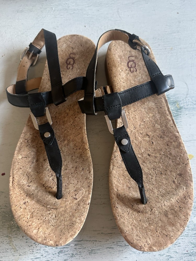 UGG Women’s Black Leather Sandal Comfort Size 9.5