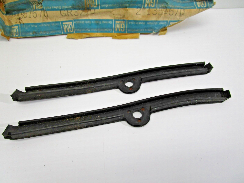 NOS 1961-63 Oldsmobile F85 Rubber Intake Manifold Clamp 2-Pack GM#1351670 DW1