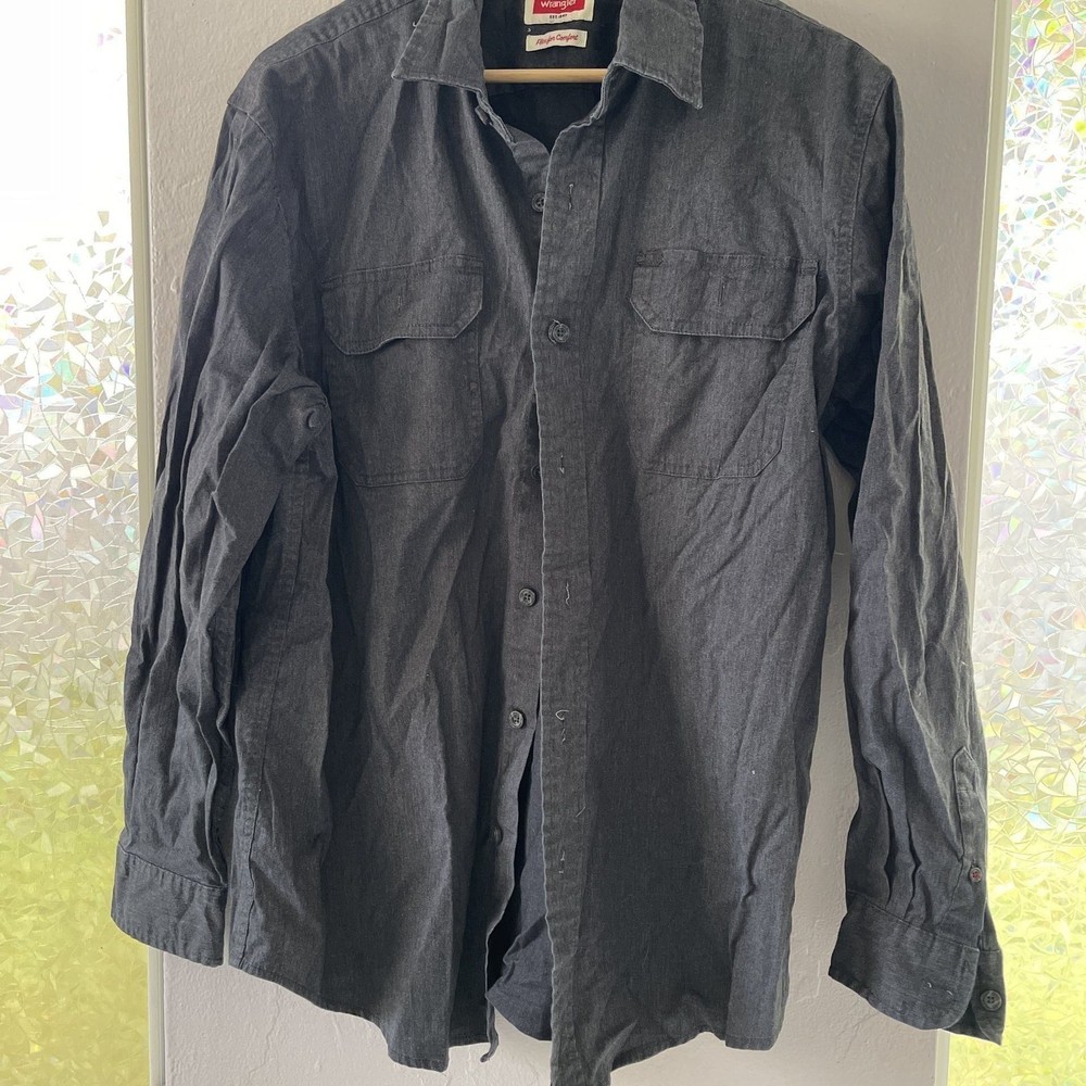 Wrangler Men's Gray Long Sleeve Button Down Shirt with Chest Pockets