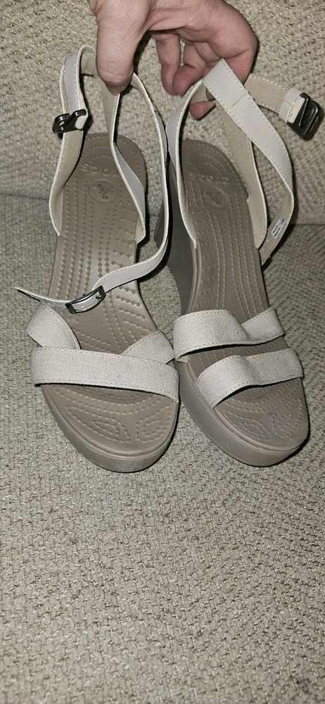 Crocs Women's Leigh II Sandals Size 9 Beige Canvas Wedge Heel Ankle Strap Beach
