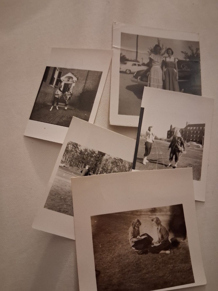 Vintage Snapshot Photo 2 Women Embracing Pretty 1940s Lesbian Interest