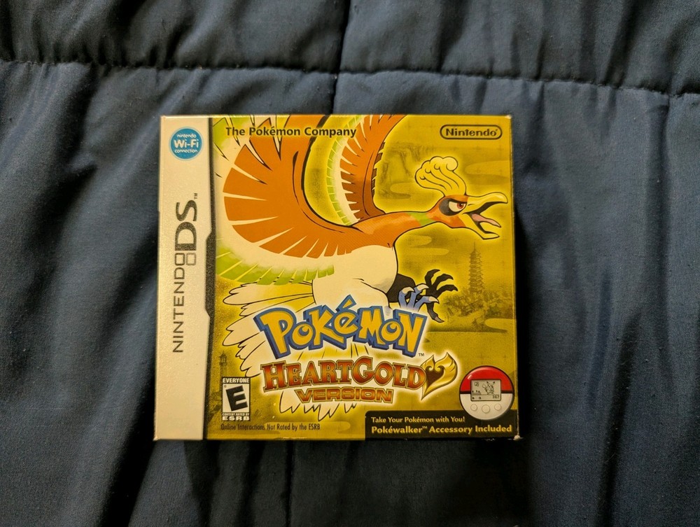 Nintendo DS Pokemon HeartGold Complete in Box with Pokewalker CIB
