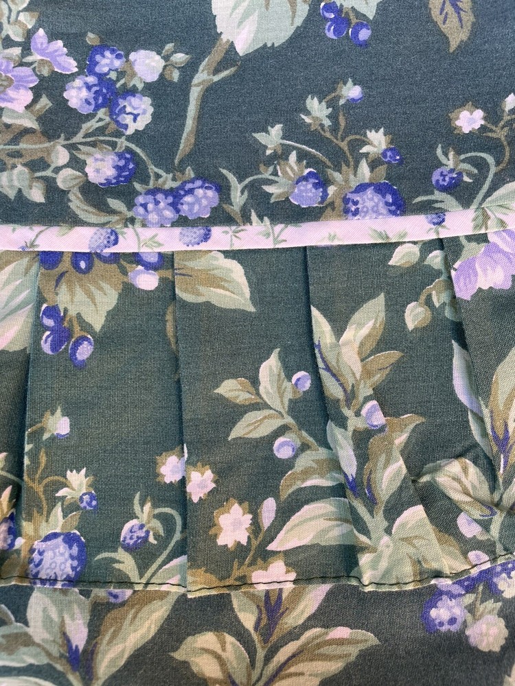 LAURA ASHLEY BRAMBLE BERRY FLORAL RUFFLED GREEN/BLUE/WHITE SHOWER CURTAIN NWOT