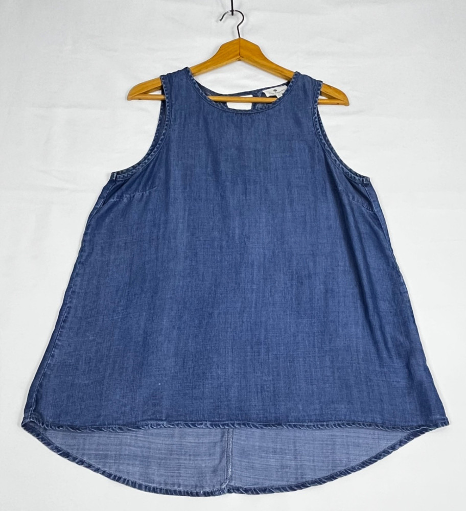 Betsy's Boutique Shop Womens Size L Tank Top  Sleeveless Keyhole Chambray Denim
