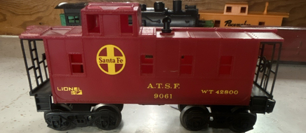 O Gauge Lionel Santa Fe Caboose 9061 Red Plastic 3-Rail Analog