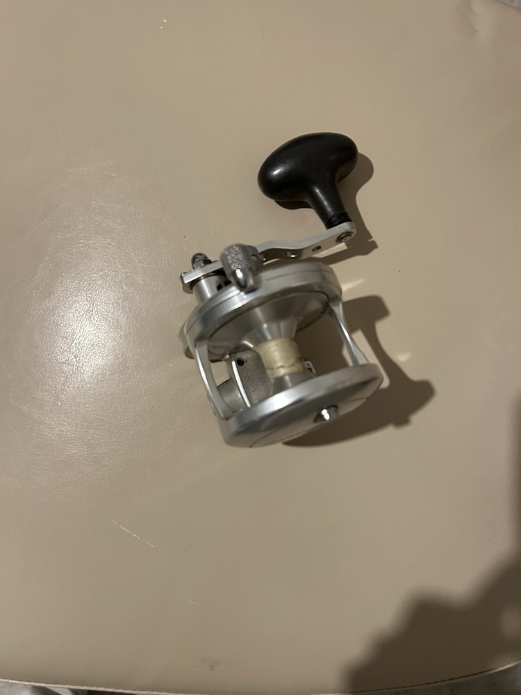 Avet JX 6.0 Silver  Right Hand Retrieve