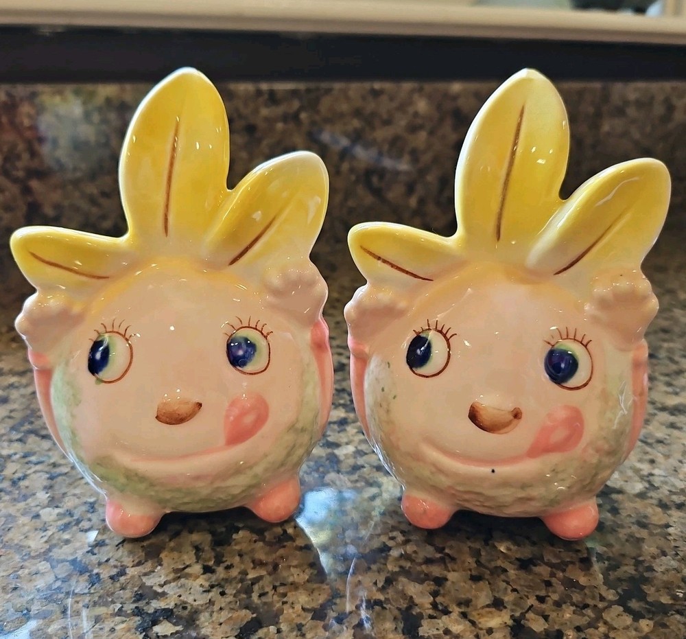 Vtg Anthropomorphic LARGE Mango Fruit People Couple Salt & Pepper Shakers Set