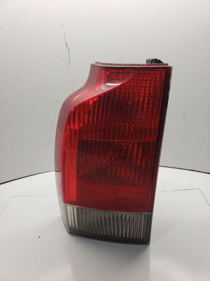 Volvo 70 Series Taillight Left Lower Lens Assembly 607992 01 02 03 04 Cracked
