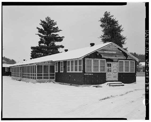 EXTERIOR VIEW LOOKING NORTHEAST - Fort McCoy, Building No. T-1038, North side