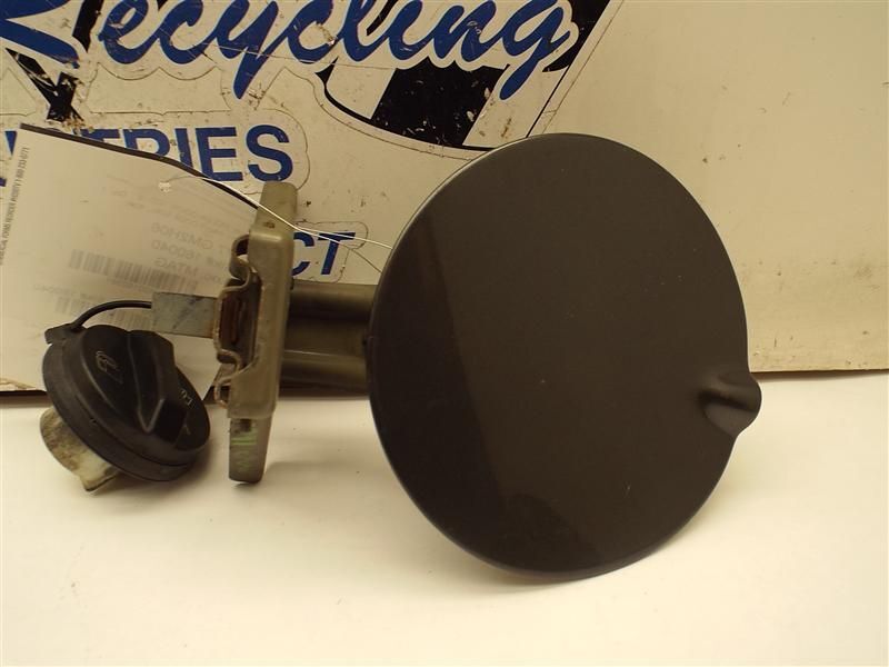 G6        2006 Fuel Filler Door 162381
