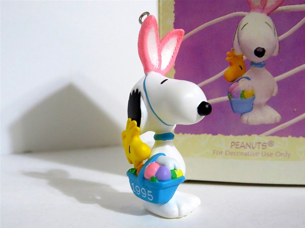 Snoopy Peanuts Charlie Brown Hallmark Christmas Easter Ornament Figurine 1995