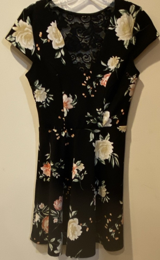 Three Pink Hearts Black Floral Lace Fit & Flare V-Neck Cap Sleeve Dress Size S