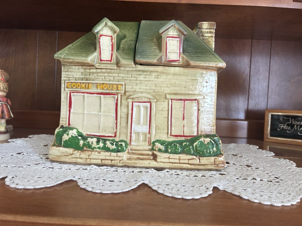 McCoy Cookie House Jar American Pottery Vintage 1950s Split House Green Roof