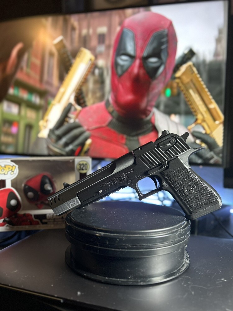 3D-Printed Deadpool Desert Eagle .50AE for Cosplay – 5x10 Full-Size Replica  