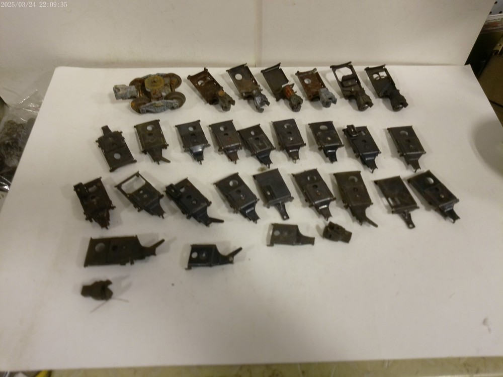 Lot Of 30 Lionel O Gauge Truck &Coupler Parts For Parts Or Repair Selling As-Is